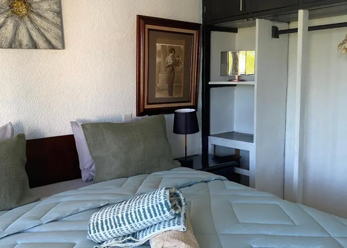 Front Beach Private Room With Shared Bathroom