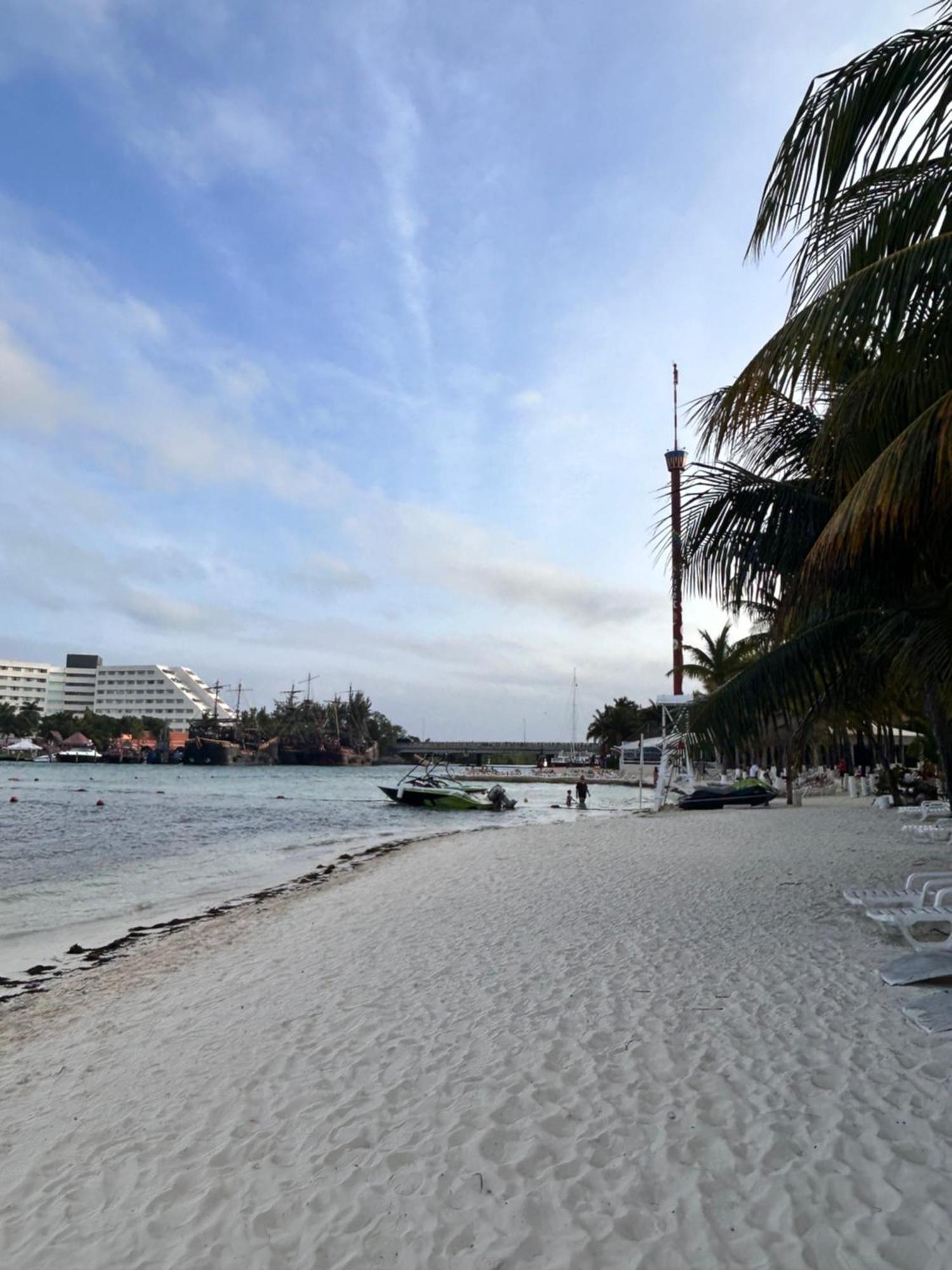 Front Private With Shared Bathroom Apartment Cancun