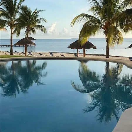 Front Beach Private Room With Shared Bathroom Cancún Exterior foto