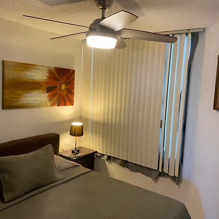 Front Beach Private Room With Shared Bathroom Cancún Exterior foto