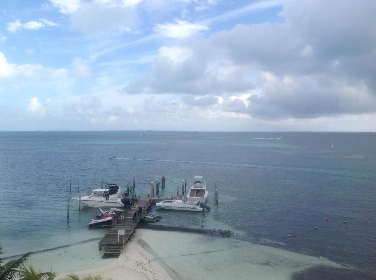Front Private With Shared Bathroom Apartamento Cancún
