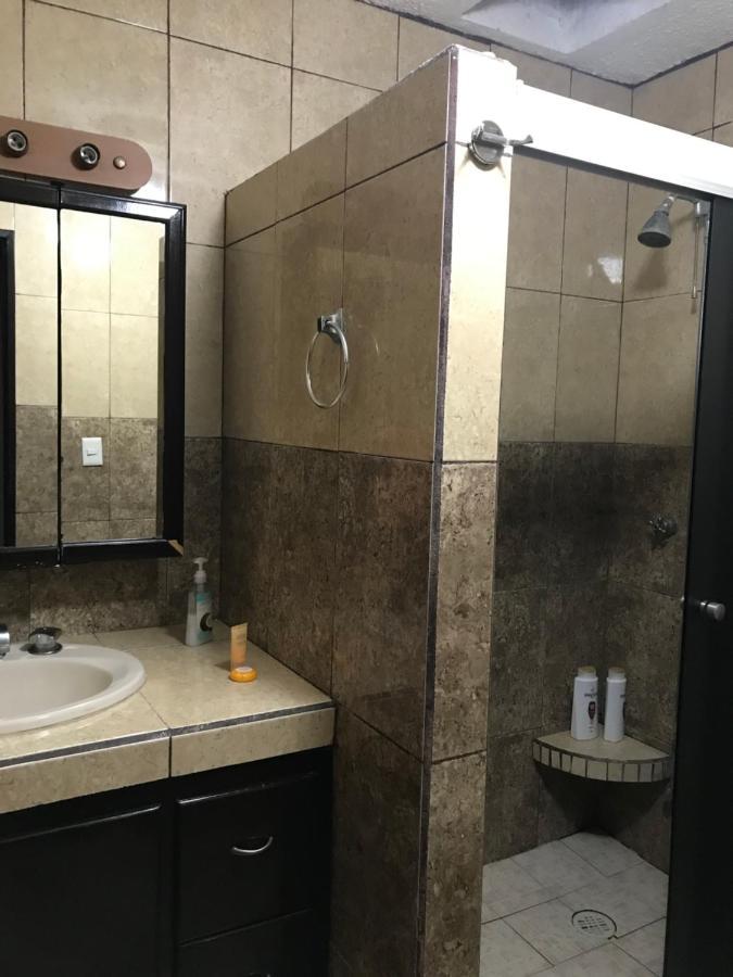 Front Private With Shared Bathroom Apartamento Cancún