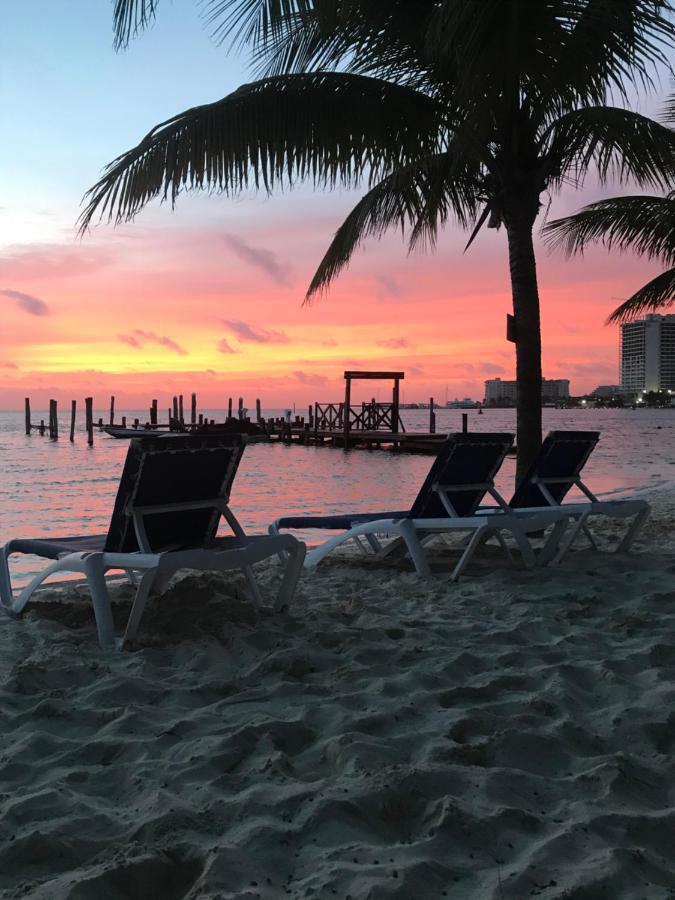 Front Private With Shared Bathroom Cancún